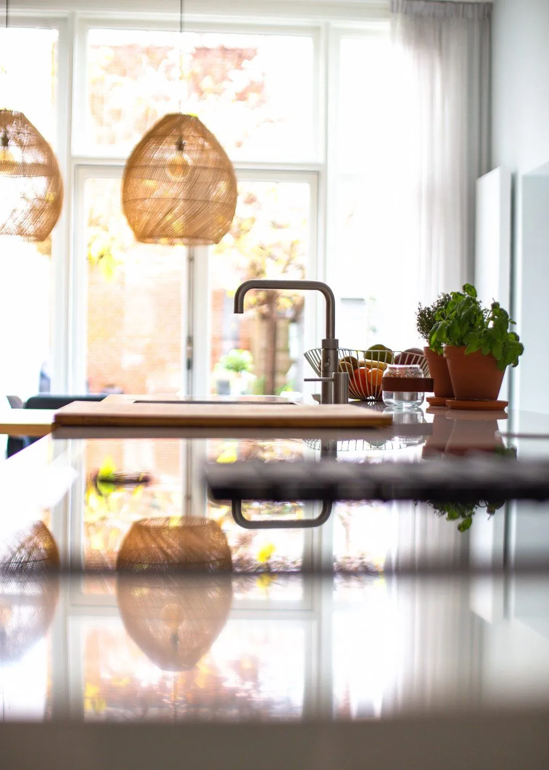 Worktop with a view towards the bay window